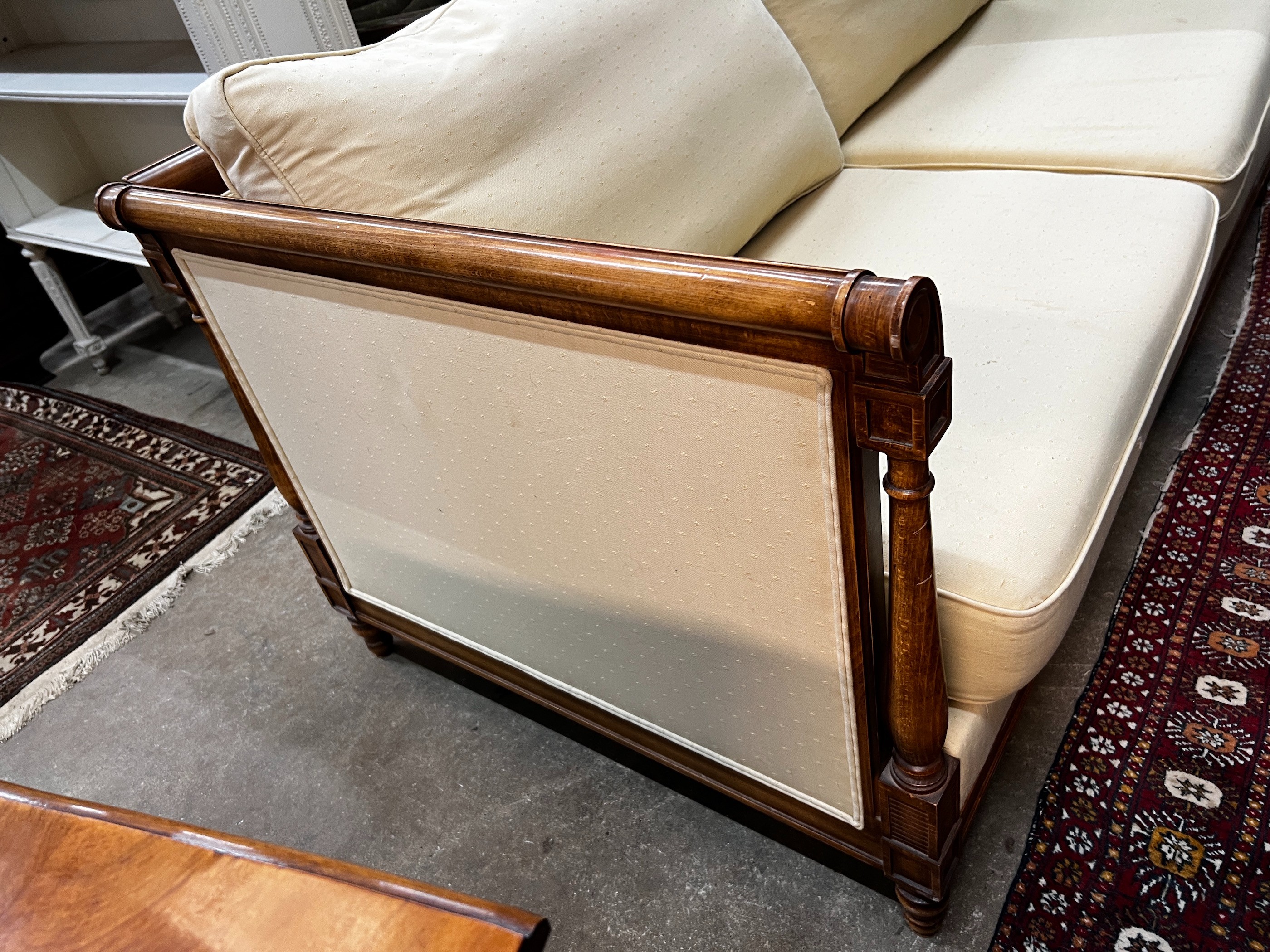 A reproduction walnut and beech two seater settee, length 174cm, depth 86cm, height 74cm